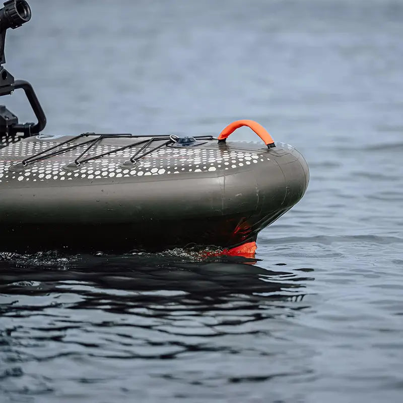 iatak 110 inflatable kayak in ocean
